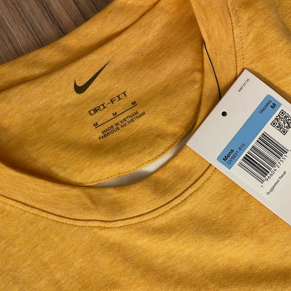 Nike Men’s Primary Dri-FIT Short sleeved versatile shirt size Medium - Picture 3 of 9